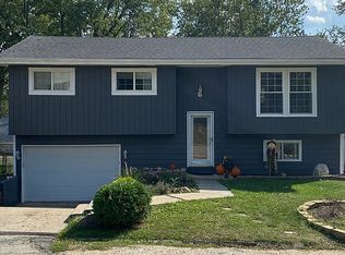 819 Jessie Rd, Lake In The Hills, IL 60156