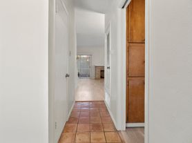 La Mariposa Apartments - 3