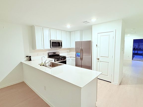 5th image of 3109 Courtney Flower Dr