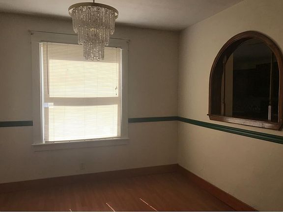 4th image of 336 Conklin Ave