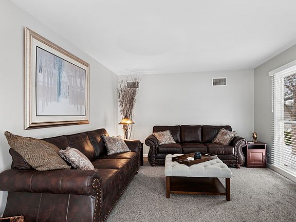 2nd image of 2504 Sun Valley Rd