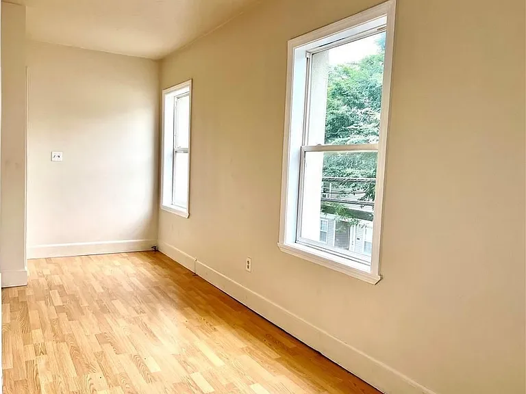 887 Branch Ave #2 — Photo 4