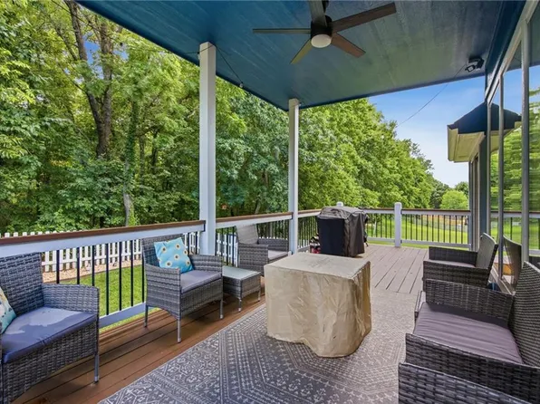 497 S 137th Pl, Bonner Springs, KS 66012