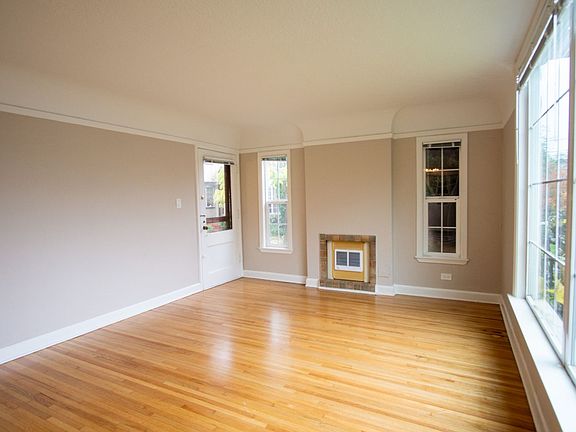 5th image of 2010 SE Sherman St APT 2