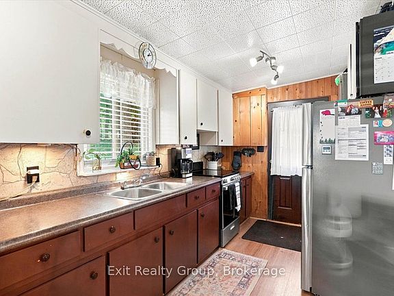 4th image of 82 Canal Rd