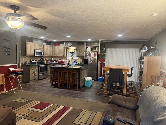 3rd image of 720 White Oak Cir