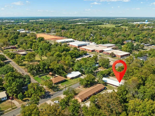 401 S Donoho St, Clarksville, TX 75426