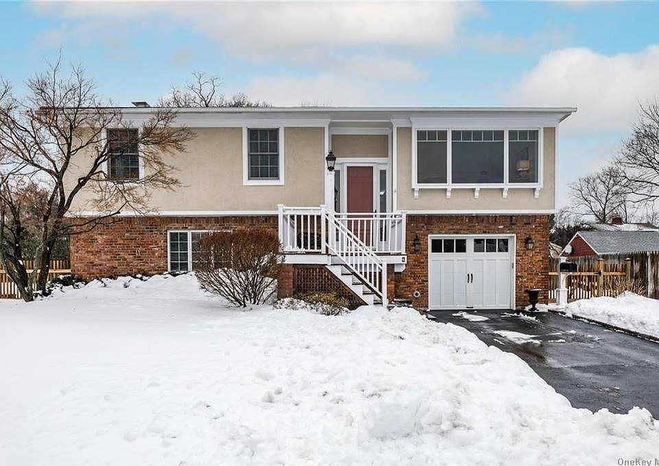 1st image of 6 Saltaire Ln
