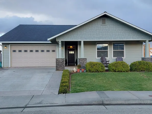 765 Hilltop Dr, Fortuna, CA 95540