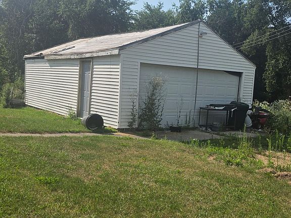 3rd image of 8563 Benton Rd