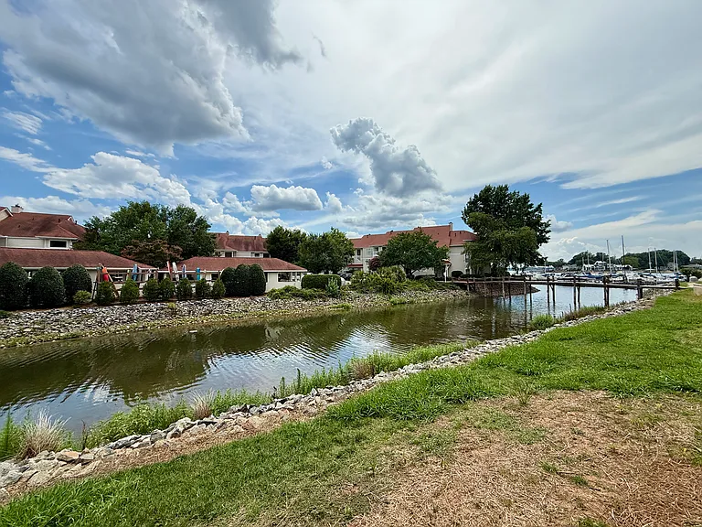 18009 Kings Point Dr #D — Photo 27