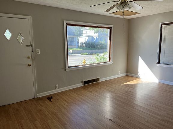 3rd image of 910 E Oakland Ave