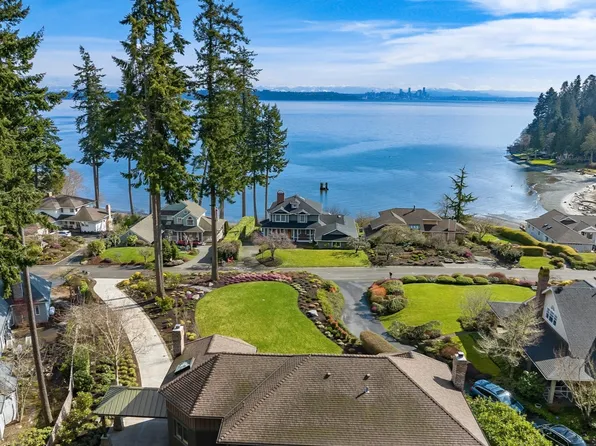 10085 Edgecombe Place NE, Bainbridge Island, WA 98110