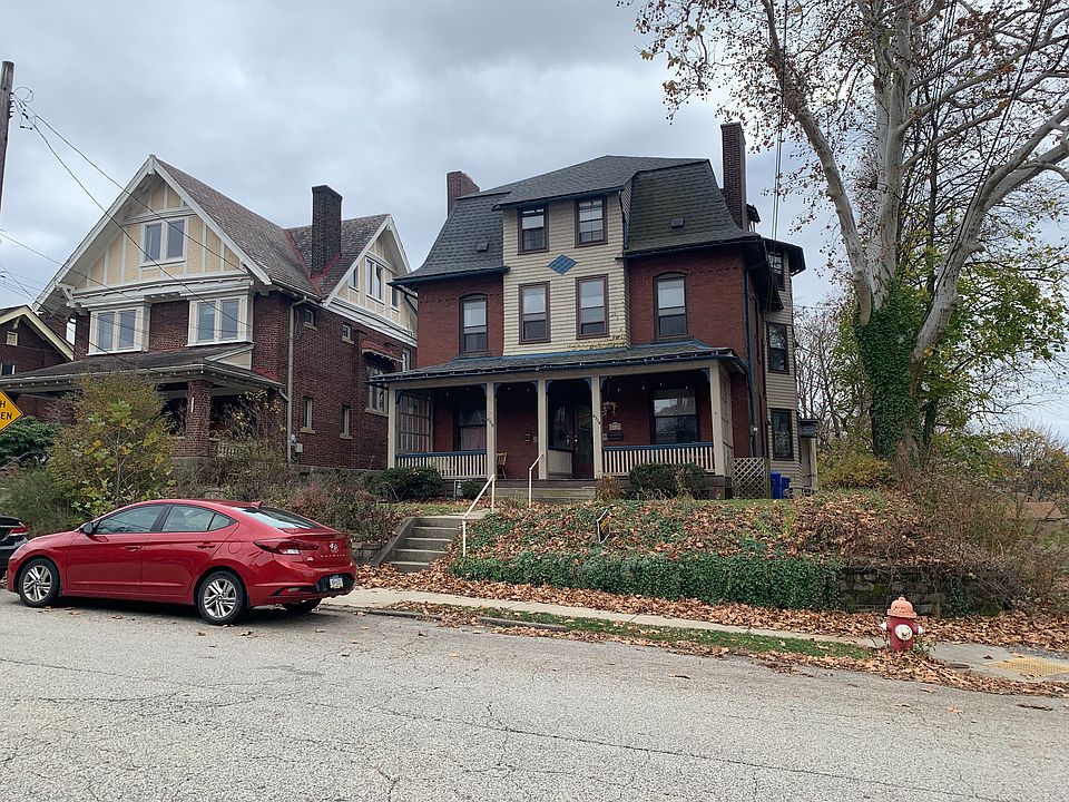 Front. 6318 is the left side. 3 floors.