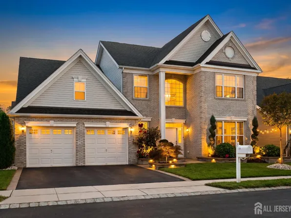 19 Whistling Straits Dr, Monroe Township, NJ 08831