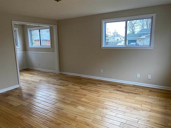 3rd image of 817 Horseshoe Dr