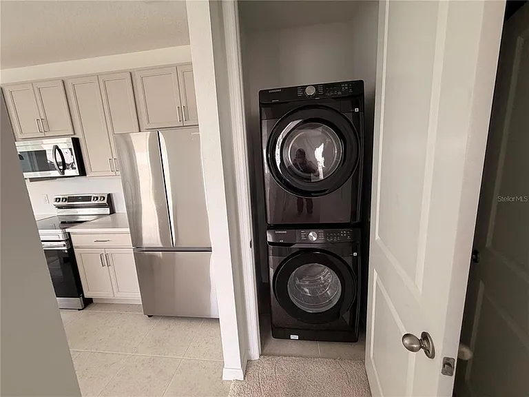 3155 Voyager Ave — Photo 2