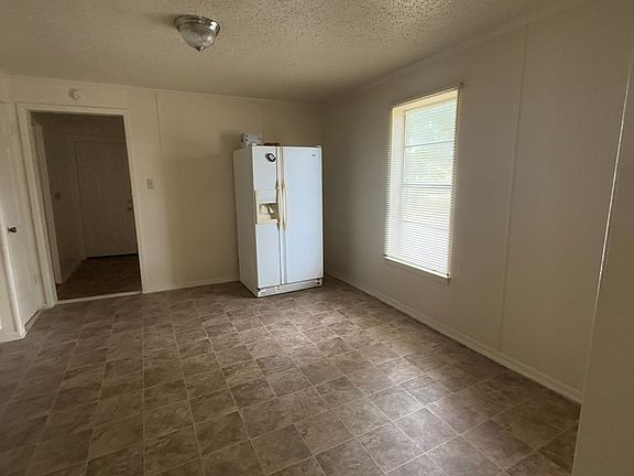 3rd image of 3495 Country Club Rd