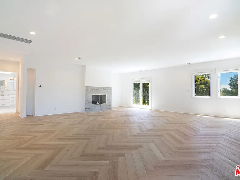 508 N Canon Dr — Photo 17