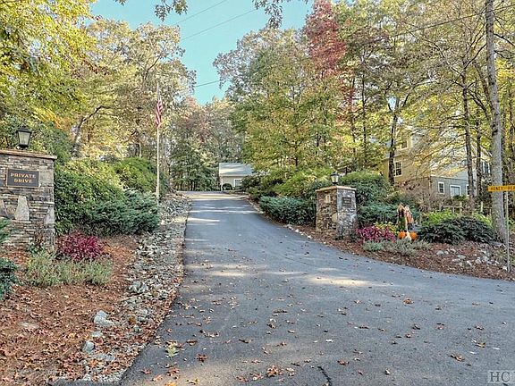 5th image of 24 Honey Bear Ln