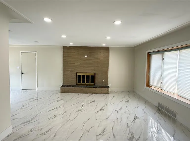 38803 Ecorse Rd — Photo 8