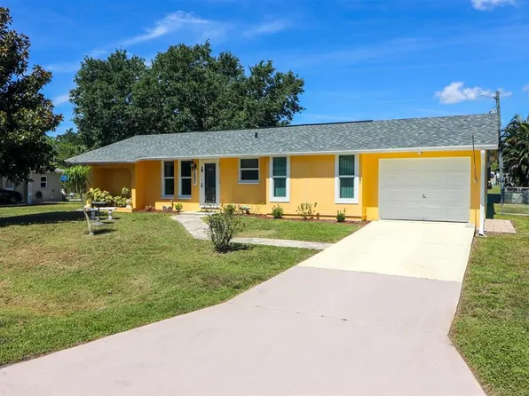 582 Ridgewood St NW, Pt Charlotte, FL 33952