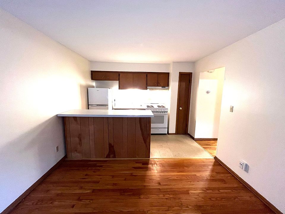 1st image of 1441 N Franklin Pl APT 11