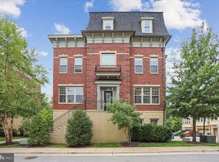 700 Quayside Ct #97, Oxon Hill, MD 20745