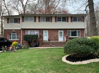 1847 Oak Rd, North Brunswick, NJ 08902