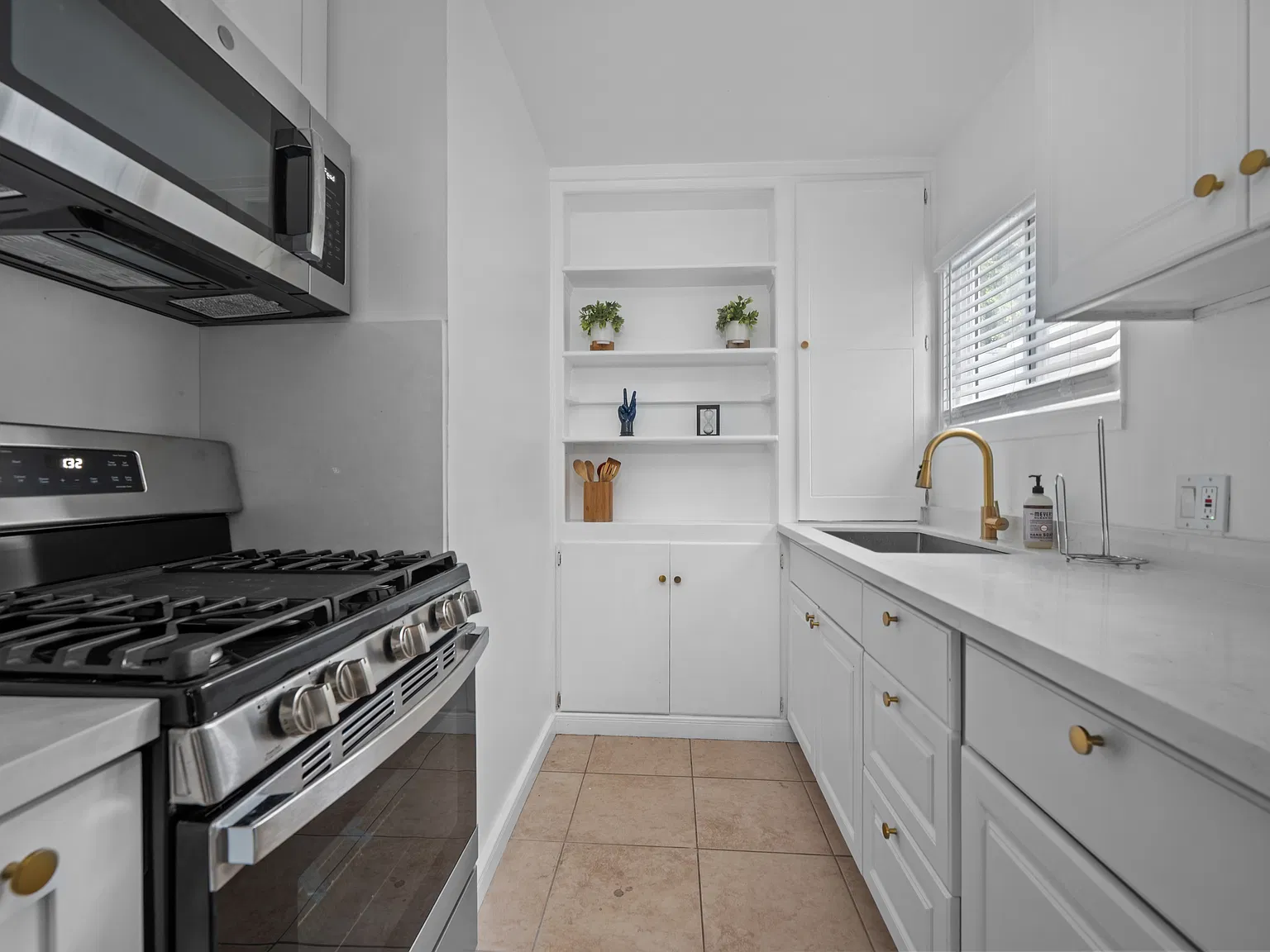 1 bed, 500 sqft, $2,995 — Photo 3