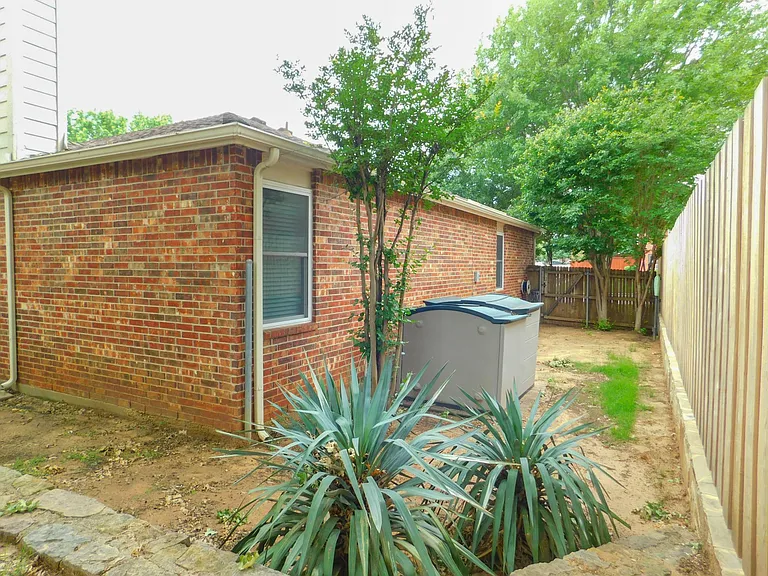 7917 Seven Oaks Ln — Photo 33