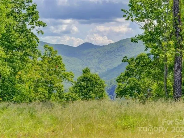 69 Whisper Mountain Dr, Leicester, NC 28748