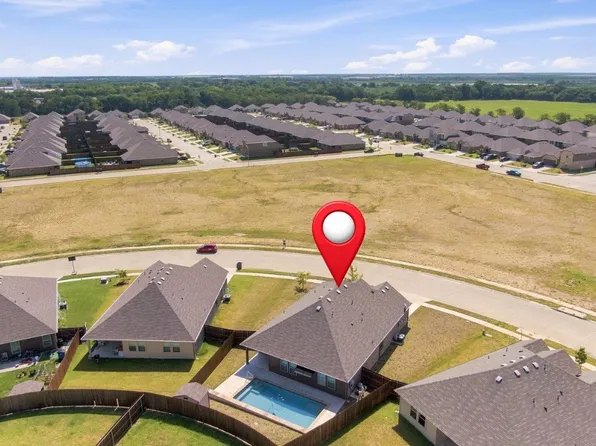 1100 Canterbury Ln, Ennis, TX 75119