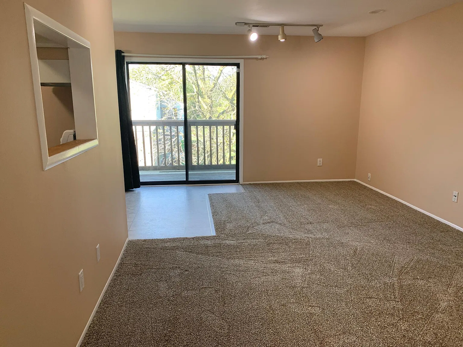 1 bed, 900 sqft, $1,200 — Photo 2
