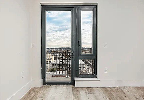 4th image of 1510 Gates Ave #1006