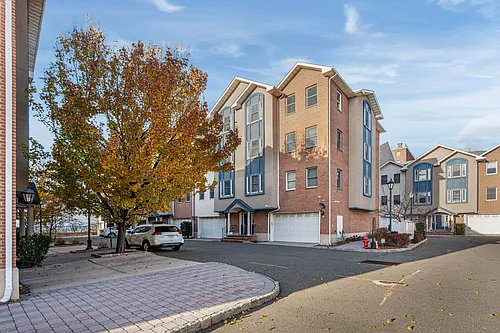 620 38th St #400 Photo 1