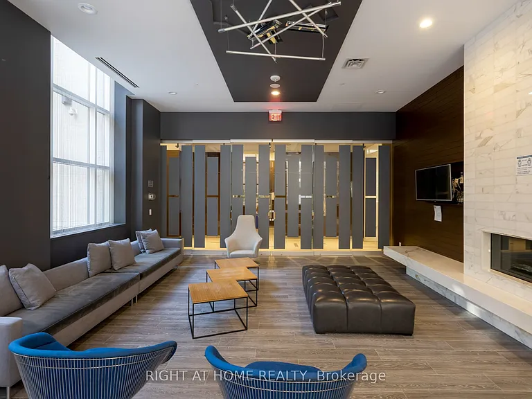 105 George St E #1912 — Photo 27