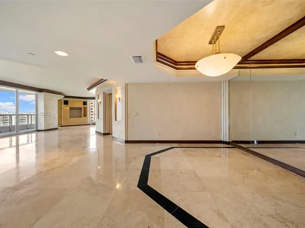 (undisclosed Address), Miami, FL 33180