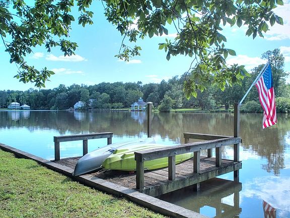 3rd image of 249A Lakeshore Dr