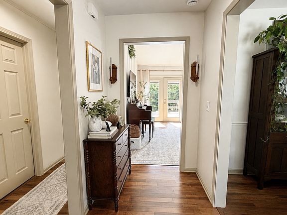 3rd image of 2433 Snyder Ct