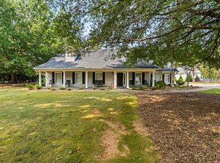 906 Saddle Hill Rd, Greenwood, SC 29646