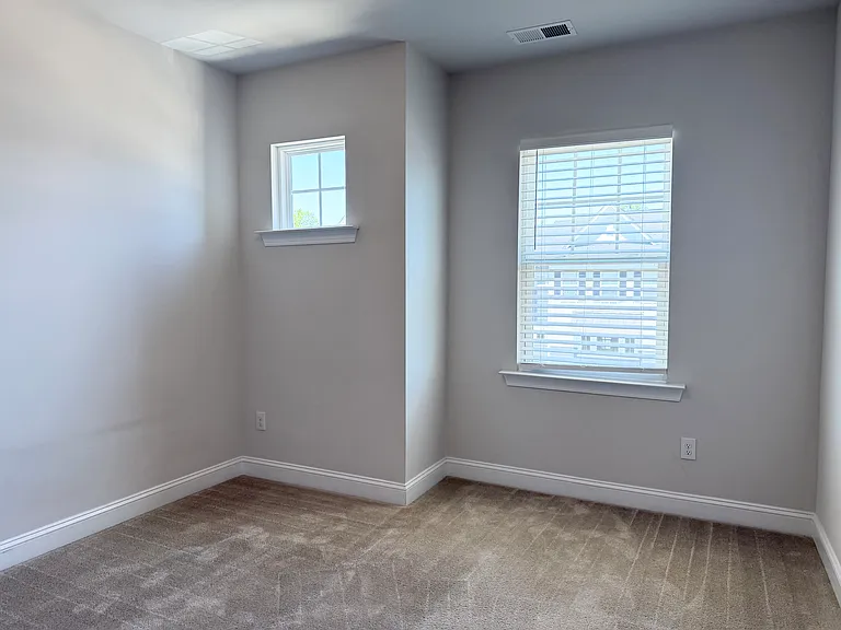 1065 Larabee Ln — Photo 17