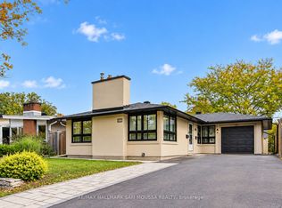 971B Blythdale Rd, Ottawa, ON K2A 3N9