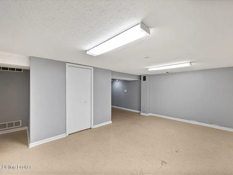 9903 Welshpool Ct — Photo 16