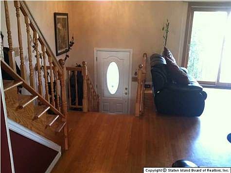 4th image of 1080 Rockland Ave