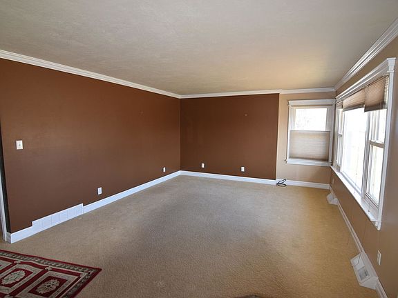 5th image of 105 Riverview D