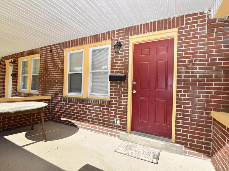 1167 Linwood Ave — Photo 4