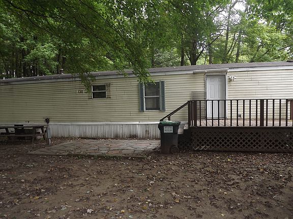 4th image of 55 Lakeside Dr