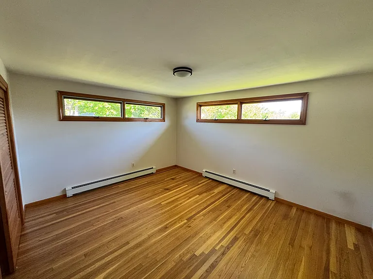 536 N Elm St — Photo 8