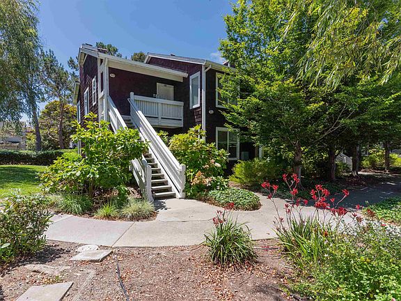 2nd image of 211 Bayside Ct